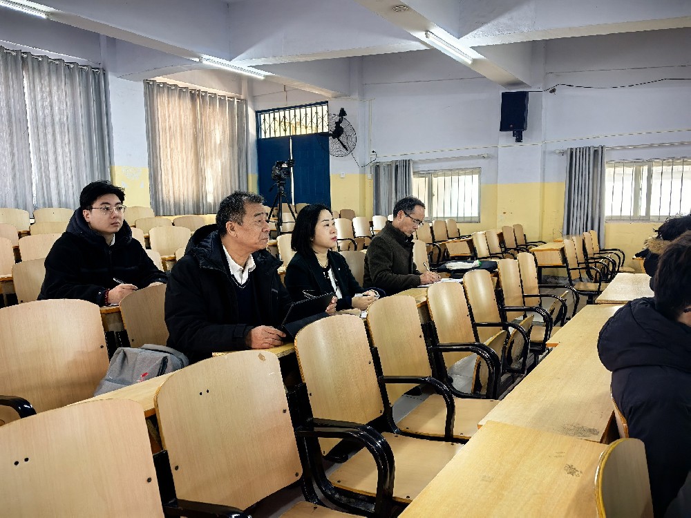 2025年全省高校秋季學期思政課“大聽課 大調研”第十四調研組蒞臨我校調研指導